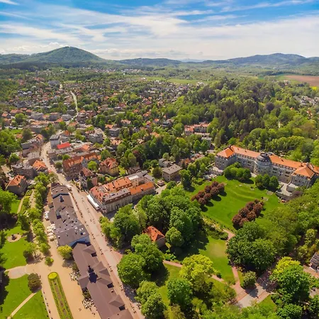 Dom Zdrojowy W Szczawnie - Zdroju * 스자브노-즈드로이