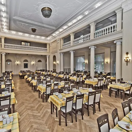 Ośrodek wypoczynkowy Dom Zdrojowy W Szczawnie - Zdroju *